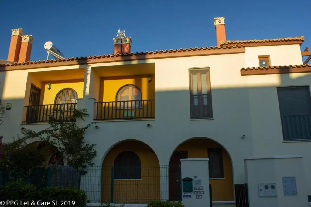 Town House with Garden and Pool Access