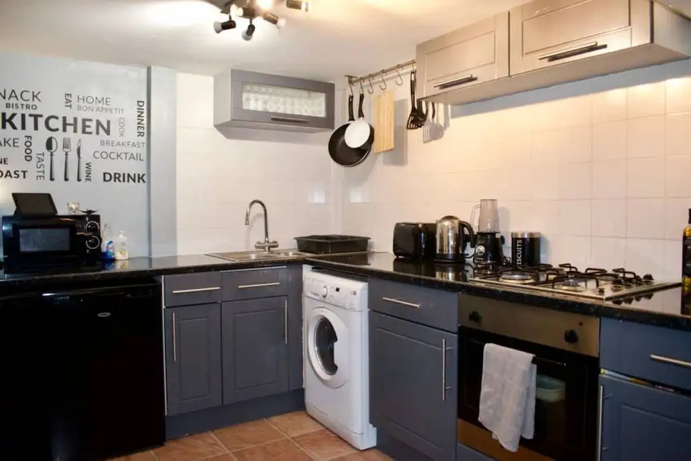 Cosy 1 Bedroom Edinburgh Apartment