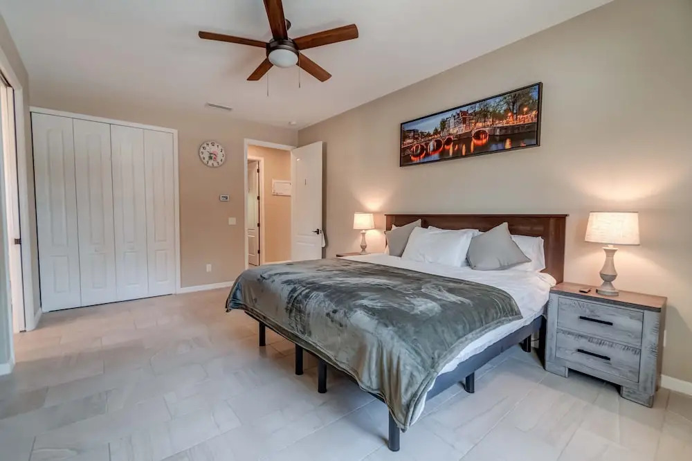 Suite Dreams Guesthouse aka Care Takeover Home
