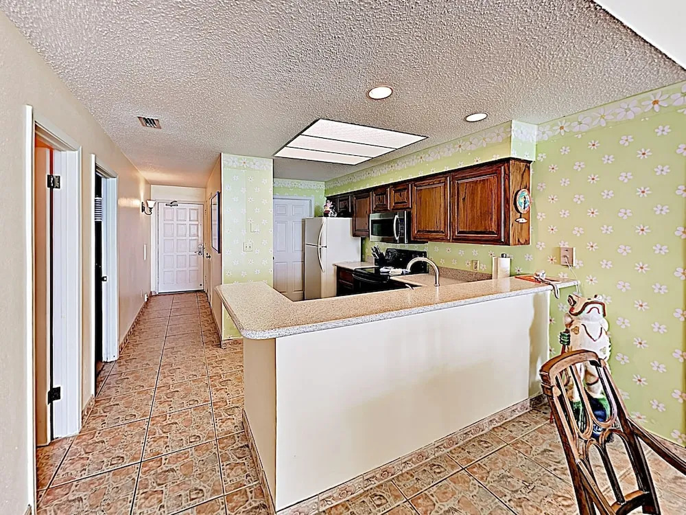 New Listing! Shoreline Sanctuary W/ Pool & Patio 2 Bedroom Condo