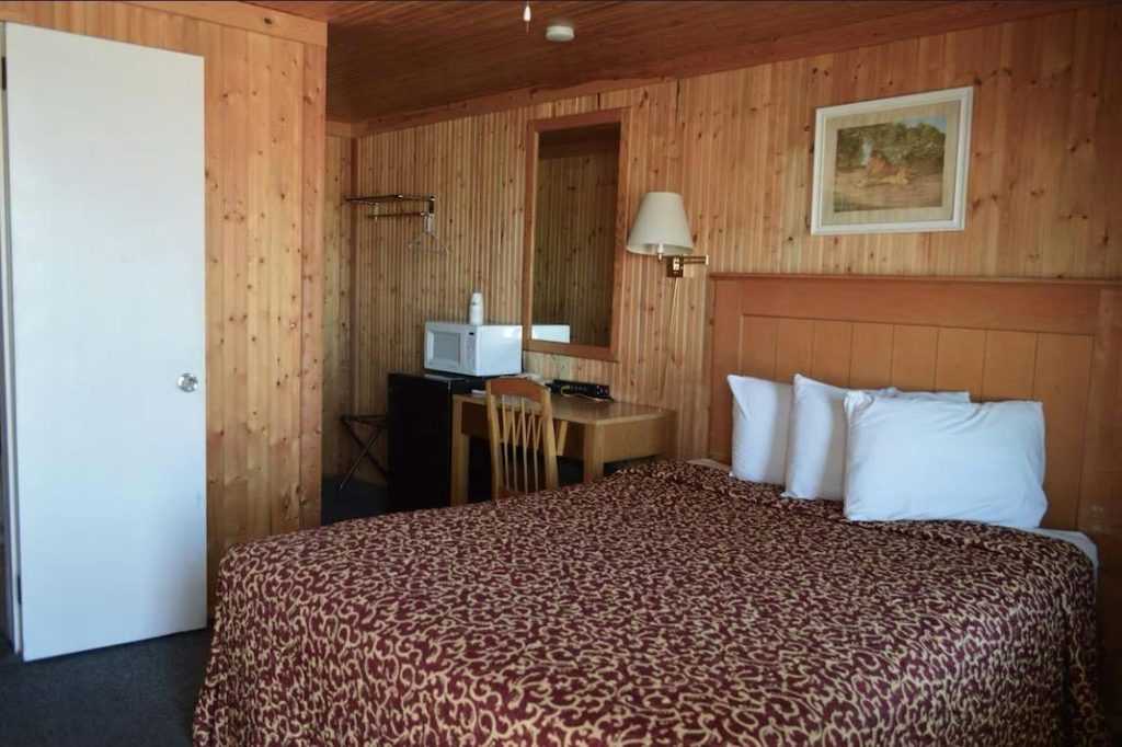 Green Acre Motel by OYO Near Rush County Airport