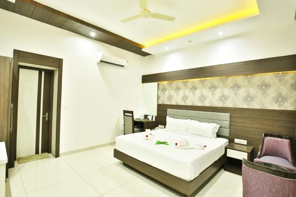 Jhansi Hotel