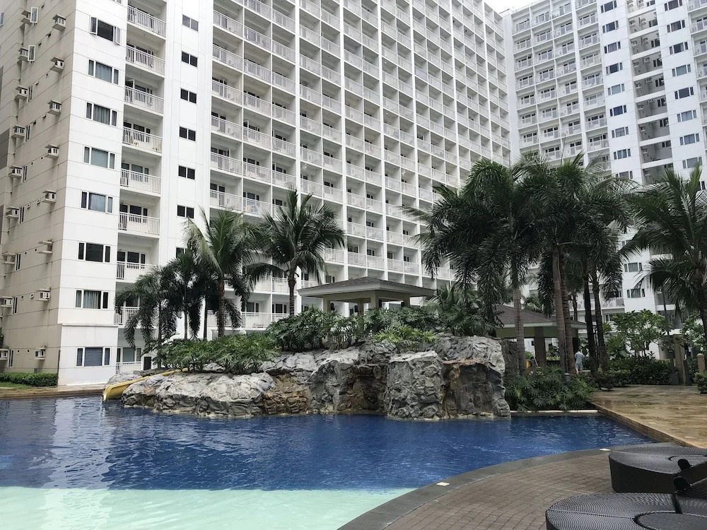 Serene Stays at Shore