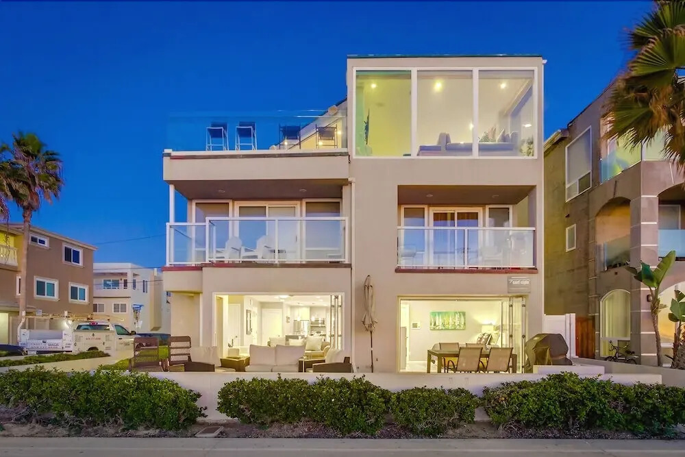 Beachside Getaway III 5 Bedrooms 4 Bathrooms Home