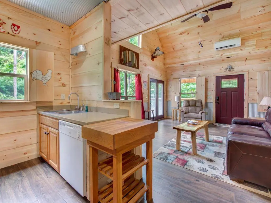 Bearly Hidden, 1 Bedroom, Loft, Resort Pool, Hot Tub, Fireplace, Sleeps 5