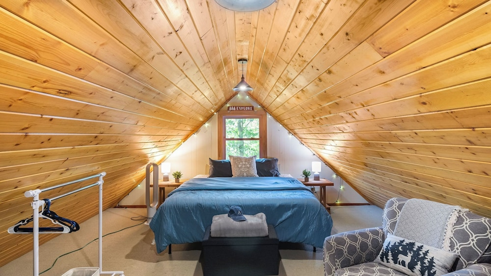 Arrowhead Lake Retreat by Avantstay Shared Pool, Game Room, Firepit