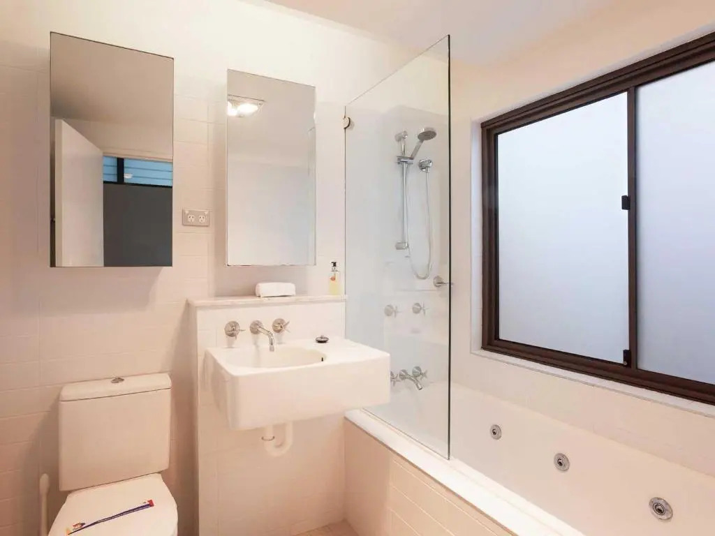 Beach House 7, Air Conditioned, Wi-Fi, Foxtel, Linen, Communal Pool and Spa