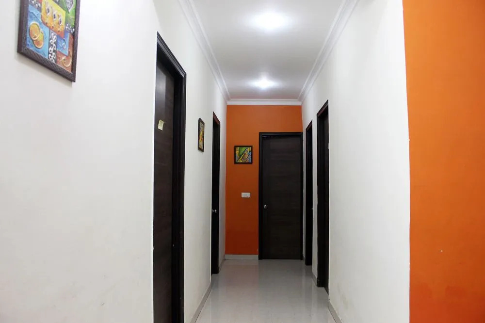 OYO 441 Hotel Mascot