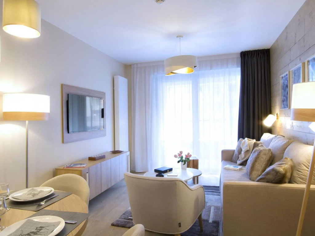 Cosy apartment with spa near the slopes in Alpe d'Huez