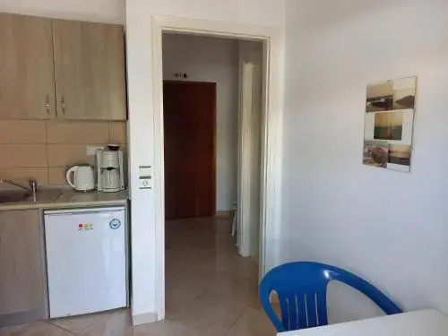 Leonidas Apartments