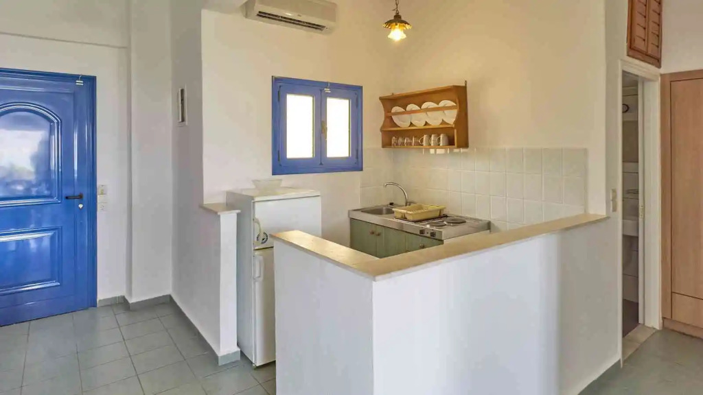 Dionysos Apartments & Studios