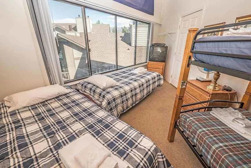 477 Ala Wai Blvd., 86 - 2 Br condo by RedAwning