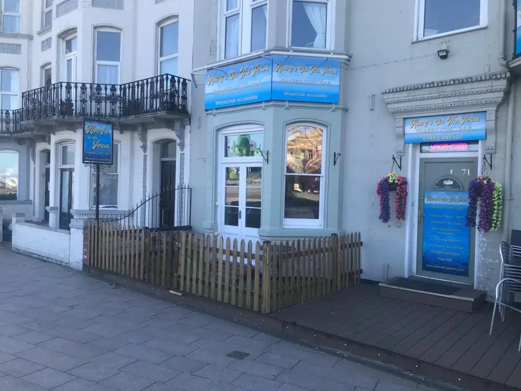 Henrys On The Prom