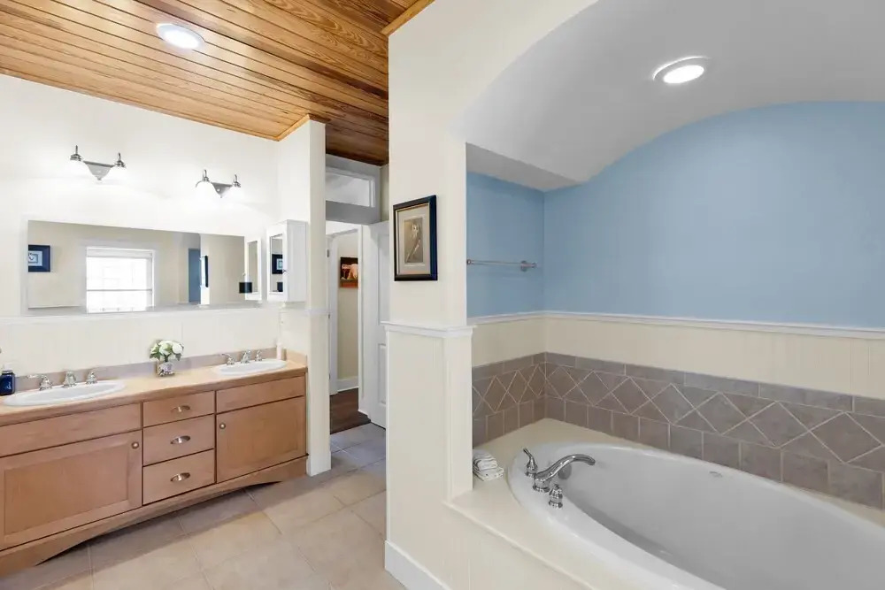 Beautiful Home Located In Venetian Shores Neighborhood 2 Bedroom Home by RedAwning