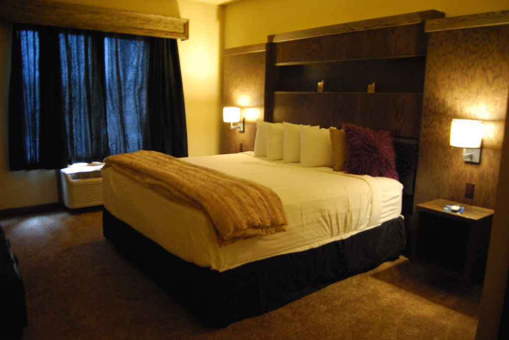 Scholar Morgantown, Tapestry Collection by Hilton