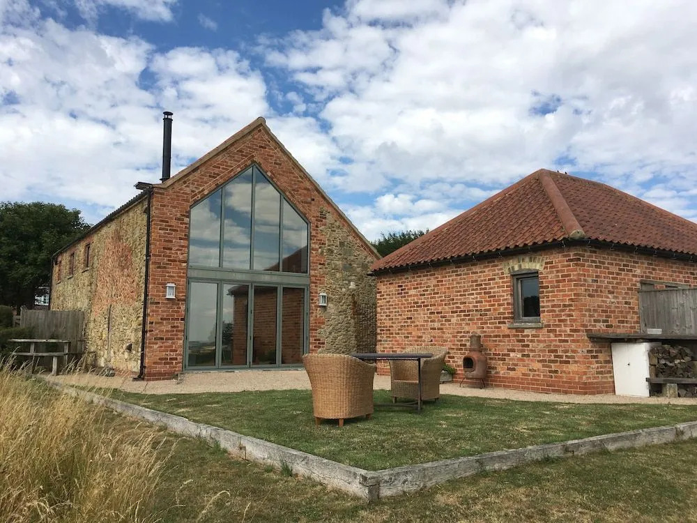 Horizon Barn