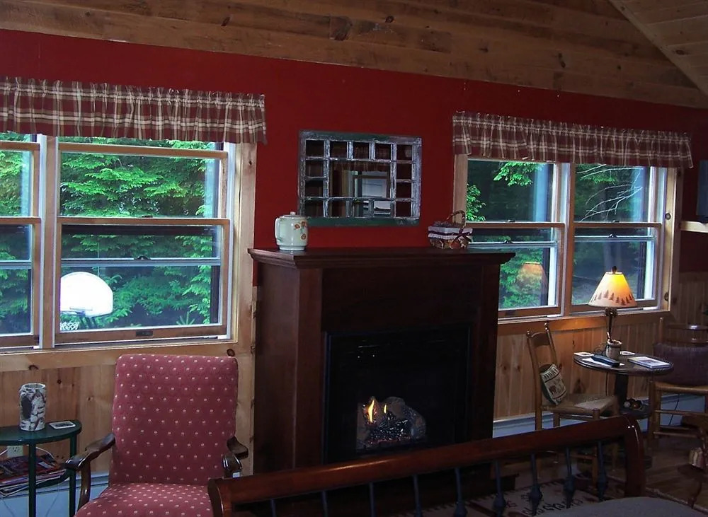 Kiwassa Lake Bed & Breakfast