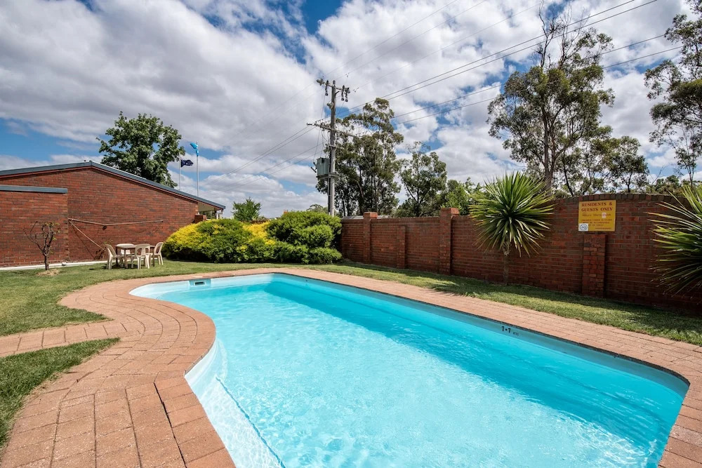 Golden Country Motel and Caravan Park