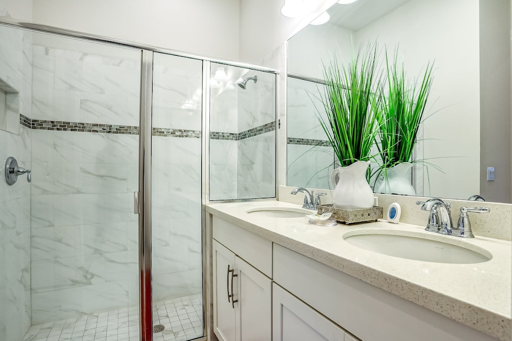 Family-friendly Home With Private Pool, Wifi, Central AC, & Private Washer/dryer