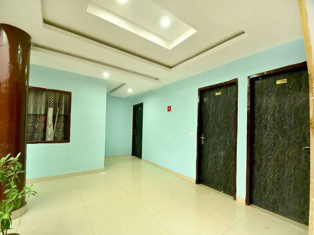 OYO 8622 Hotel Grand Inn