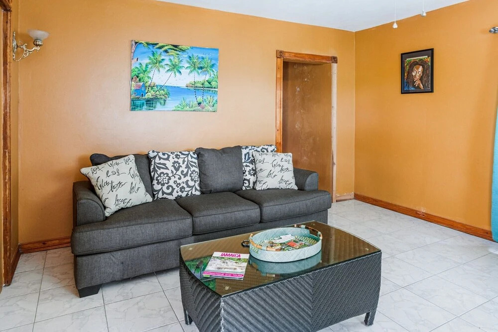 YanceyLargoEstate 2BR Villa with Mountain Views