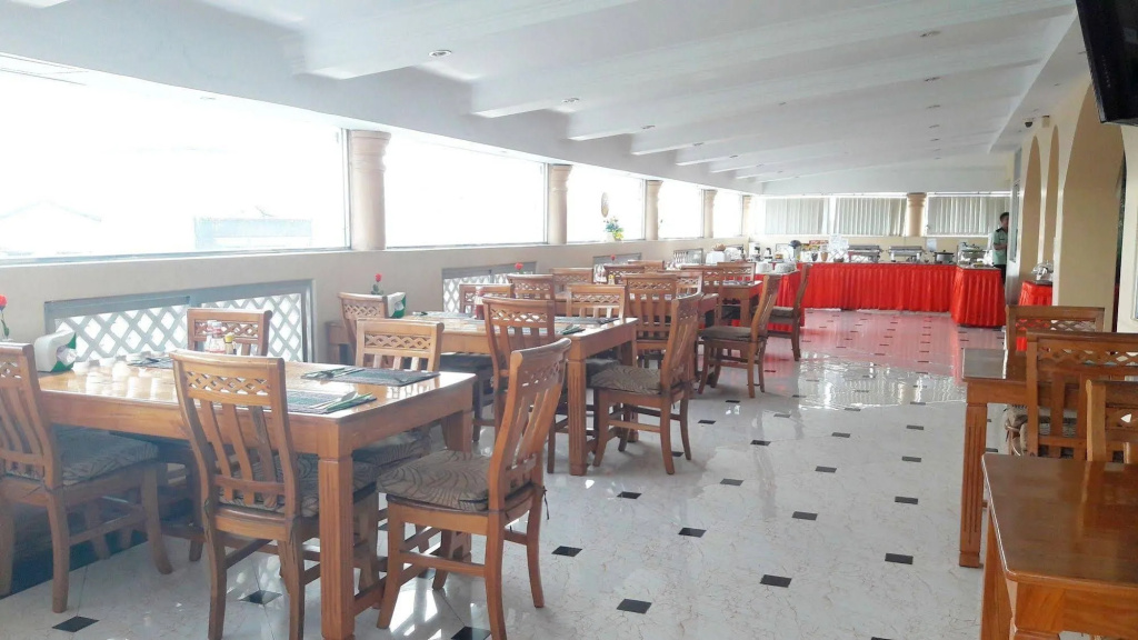 Grand Laurel Hotel