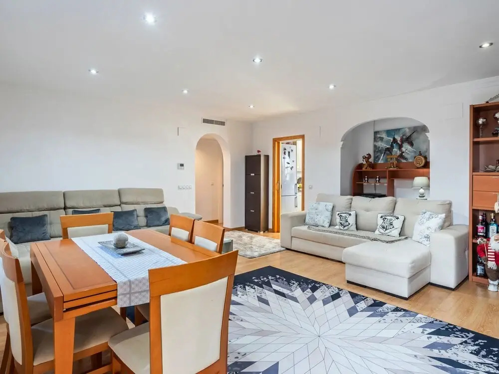Inviting Mansion in Calpe with Hot Tub