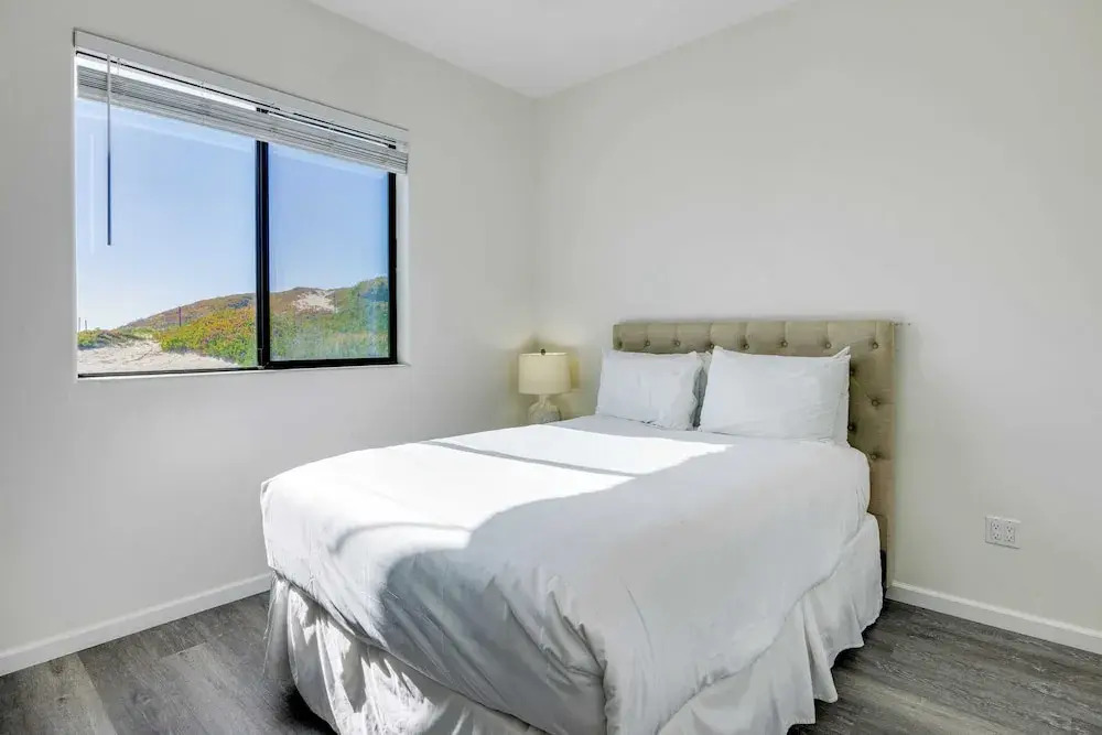 Beachfront 2BR w/ Deck, Views & Direct Sand Access Strand Way A