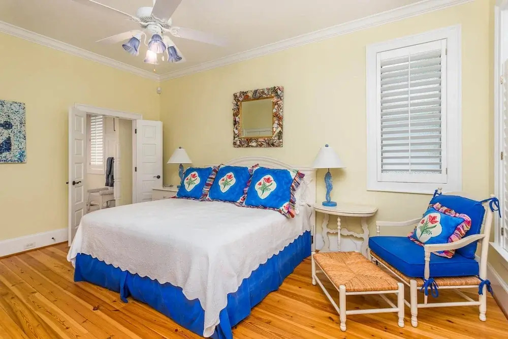 4205 9th Street by Hodnett Cooper
