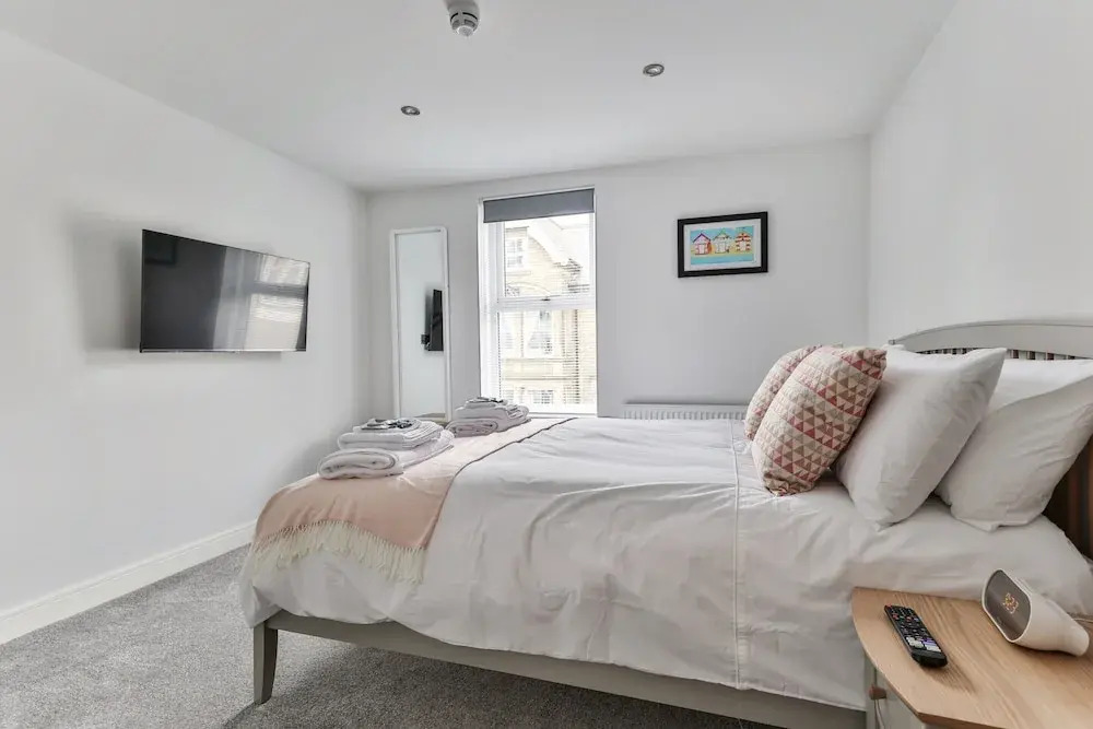 Pet-friendly Coastal Apartment in Filey, No Deposit
