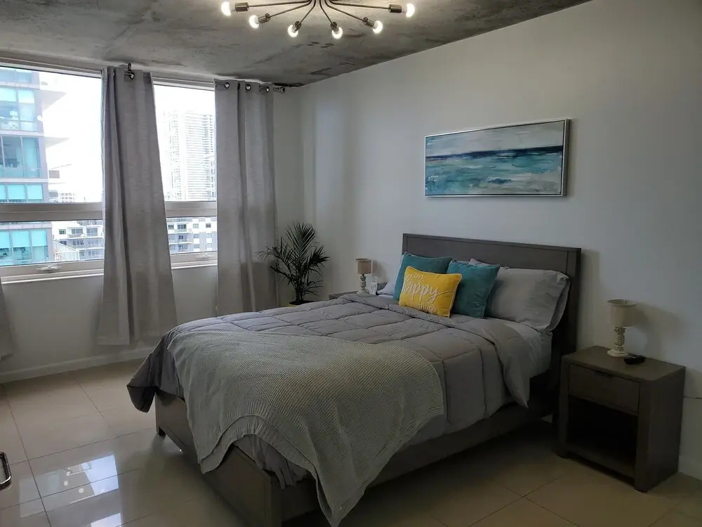 Miami Midblock Condo - City Views, Pool & Balcony