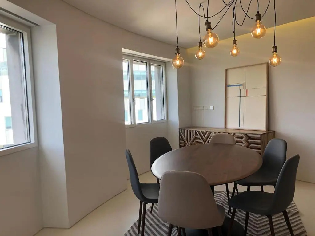 Architectural poetry in an unique 3bdrs view flat