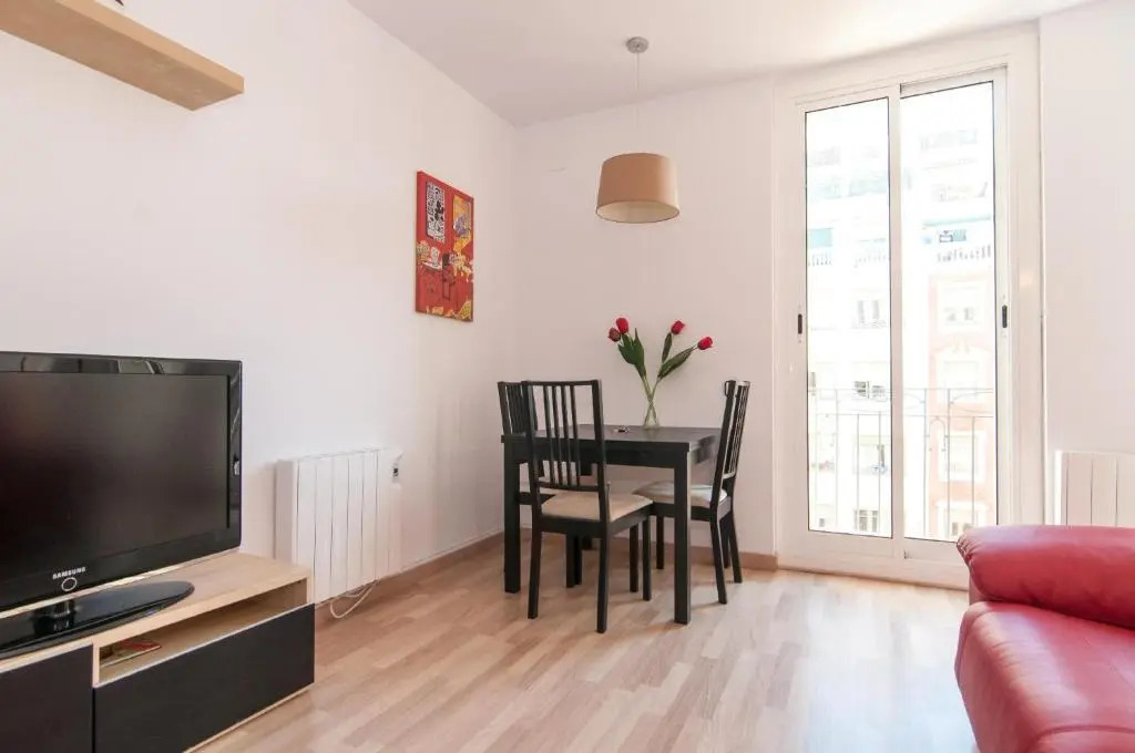 FridaysFlats, Sagrado Silencio - 3 BDR right by Sagrada Familia