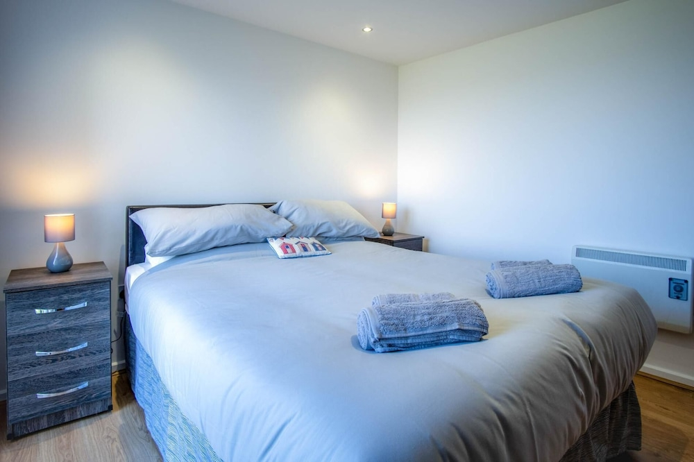 Ocean View - 2 Bedroom Apt - Llanelli