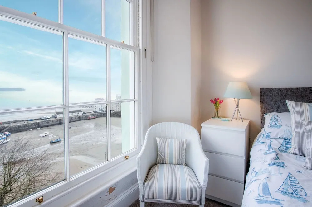 Belle Vue Court - 2 Bedroom Apartment - Tenby