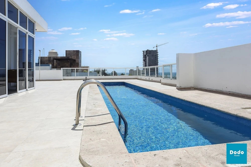 Condo con vista al mar en Torre 2501