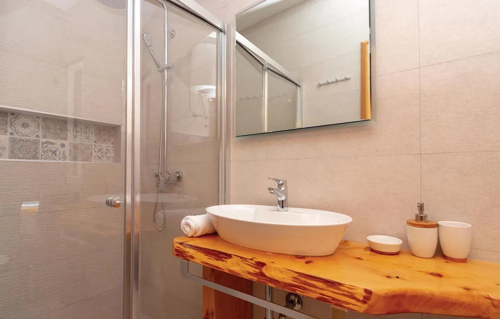 Stunning Home In Zrnovo With Sauna