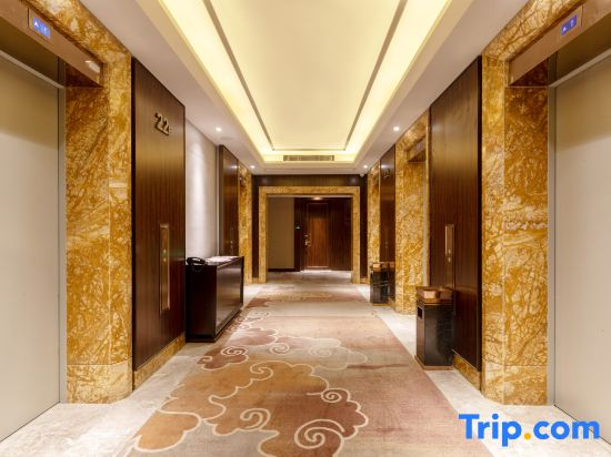 LUXURY BLUE HORIZON Grand Hotel (Xining High-Speed Railway Station)