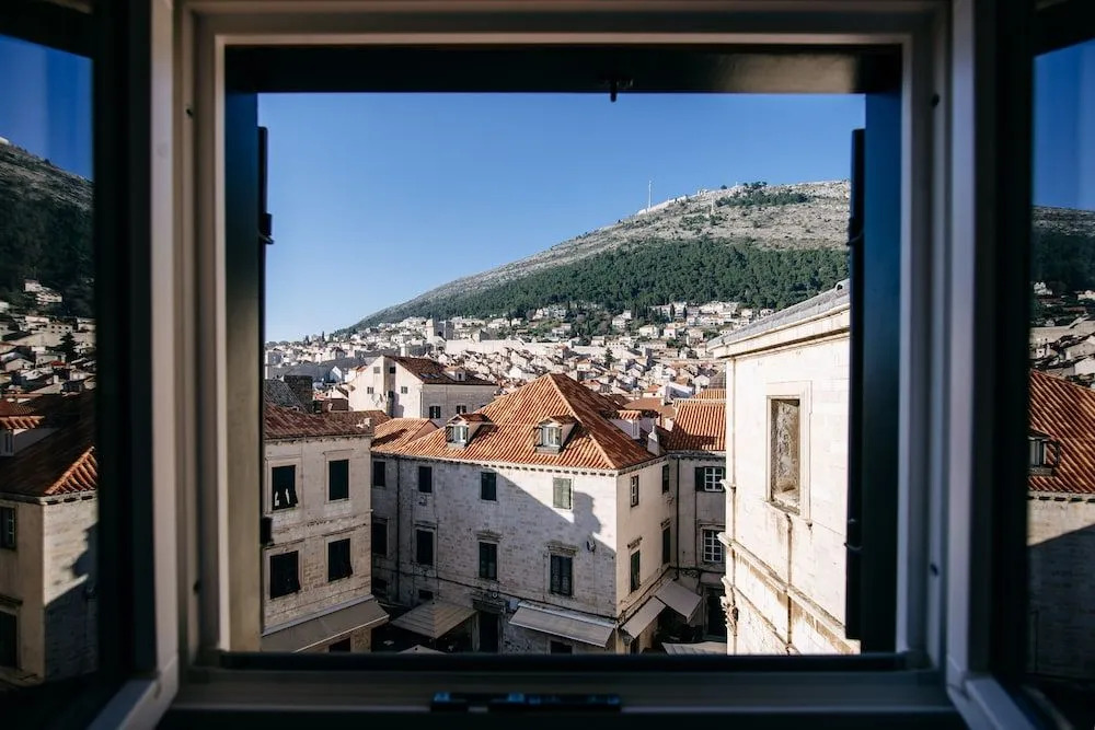 Panorama Old Town apartment by DuHomes