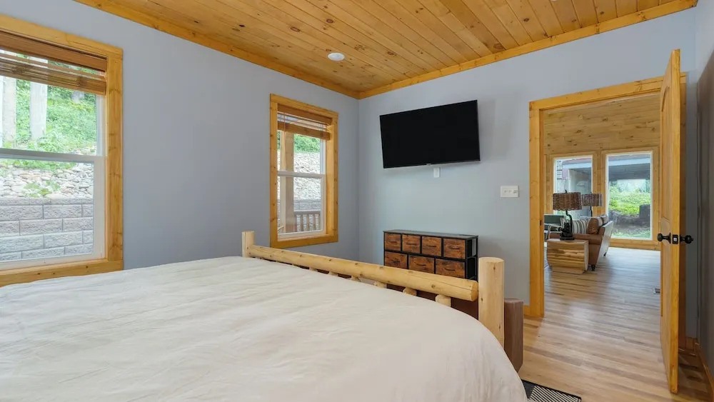 Sleeps 16 2 Cabins w/ Game Room, Hot Tub & Views Perfect & Perfect Too