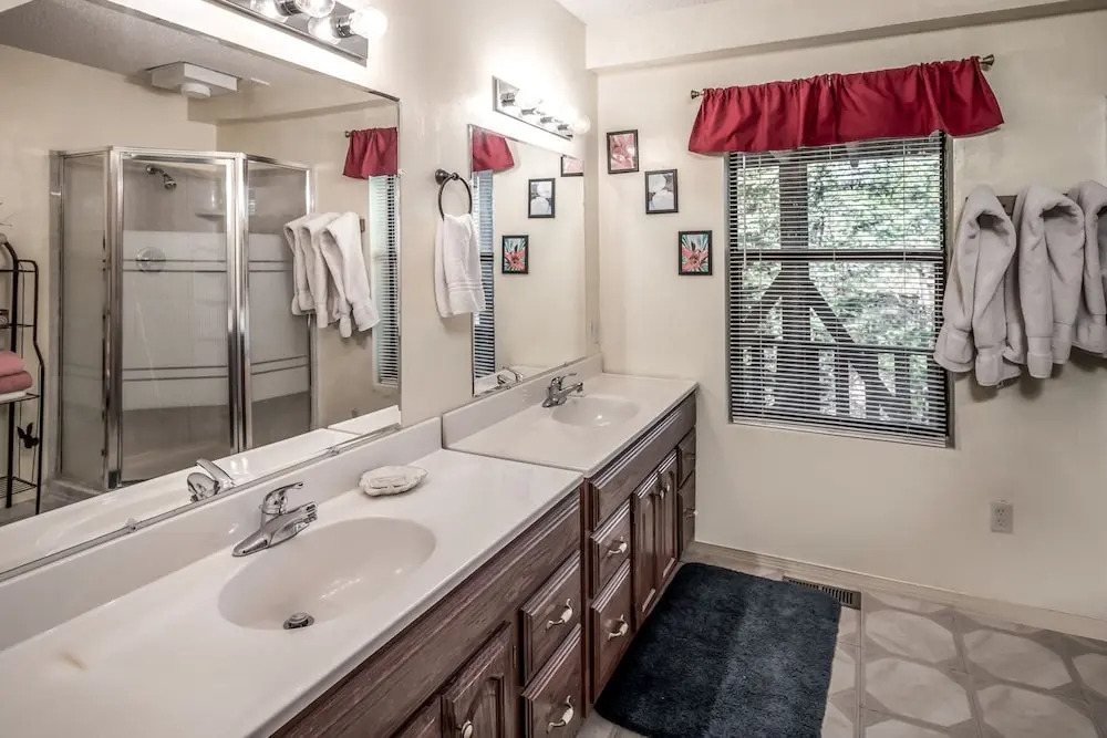 Rocky Top Cabin - Two Bedroom Cabin