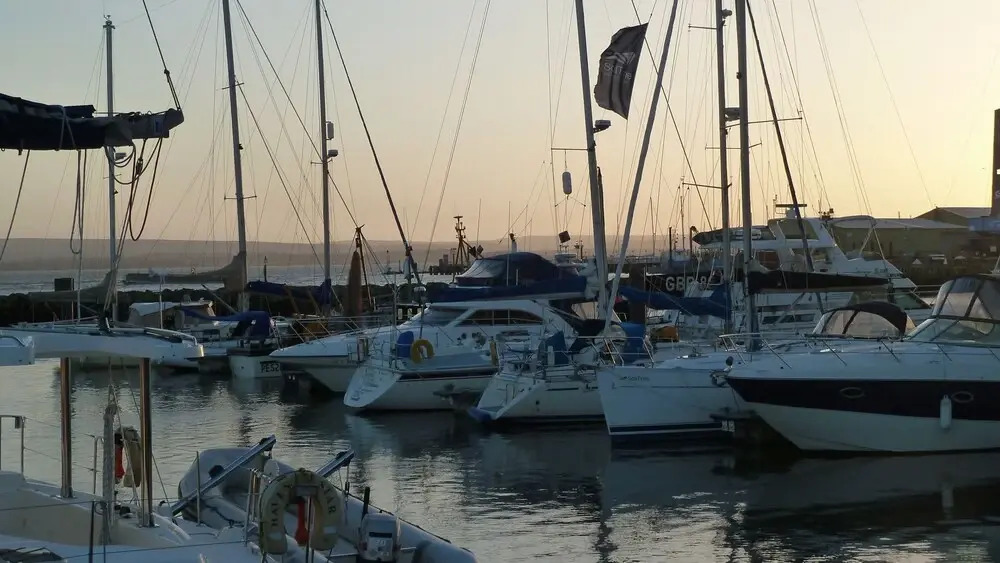 Dolphin Cottage - Short walk to Poole Quay with Private Garden