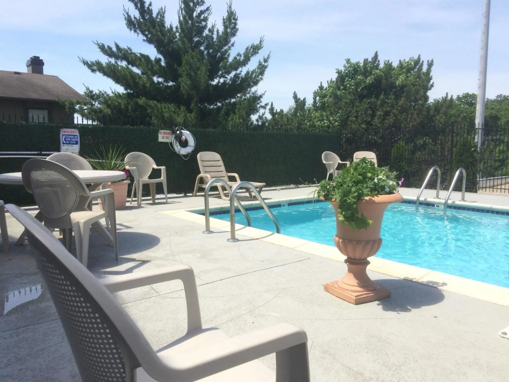SureStay by Best Western Kansas City Country Inn North