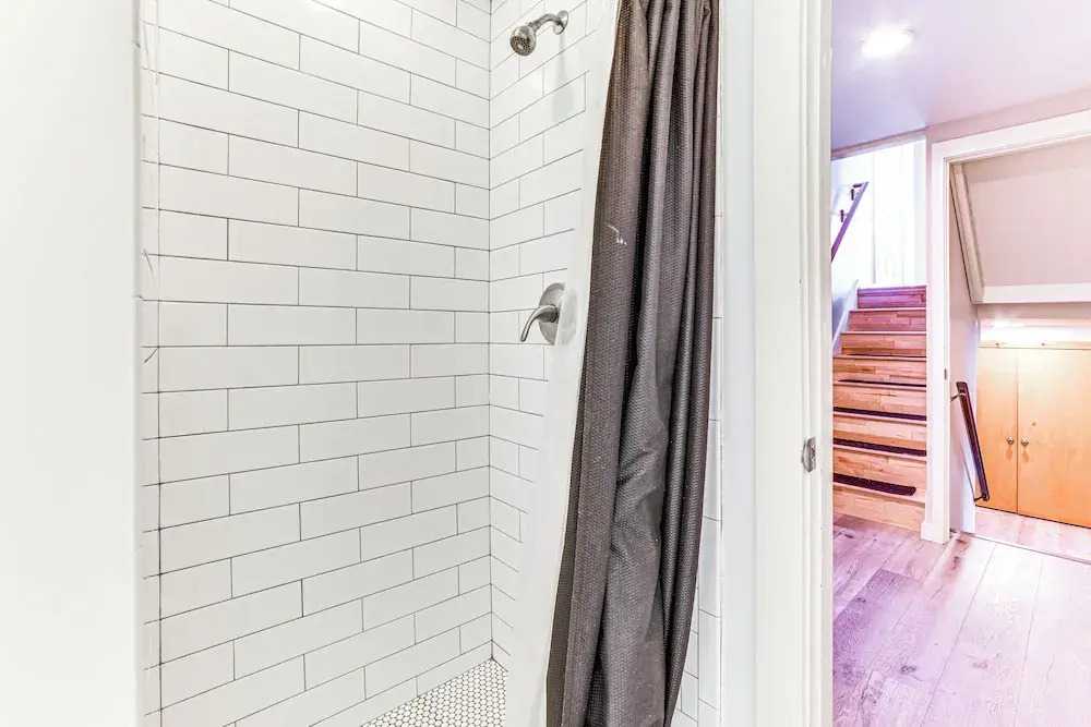 Soaking Tub & Fire Pit! Home Near Dtwn Suttons Bay