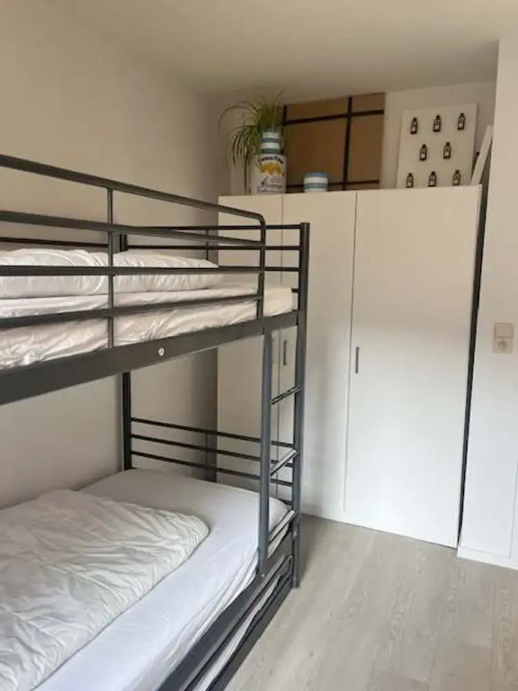 Huswell - Beachfront Apartment With Bike Storage
