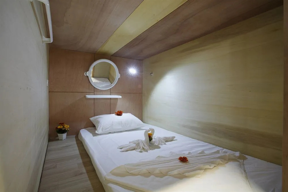 WhyNot Backpackers (Capsule Hostel)