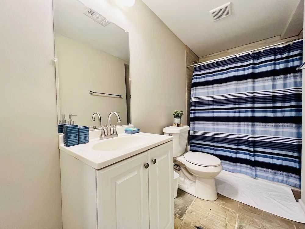1087 Windsor