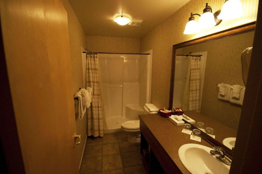 Elkwater Lake Lodge and Resort