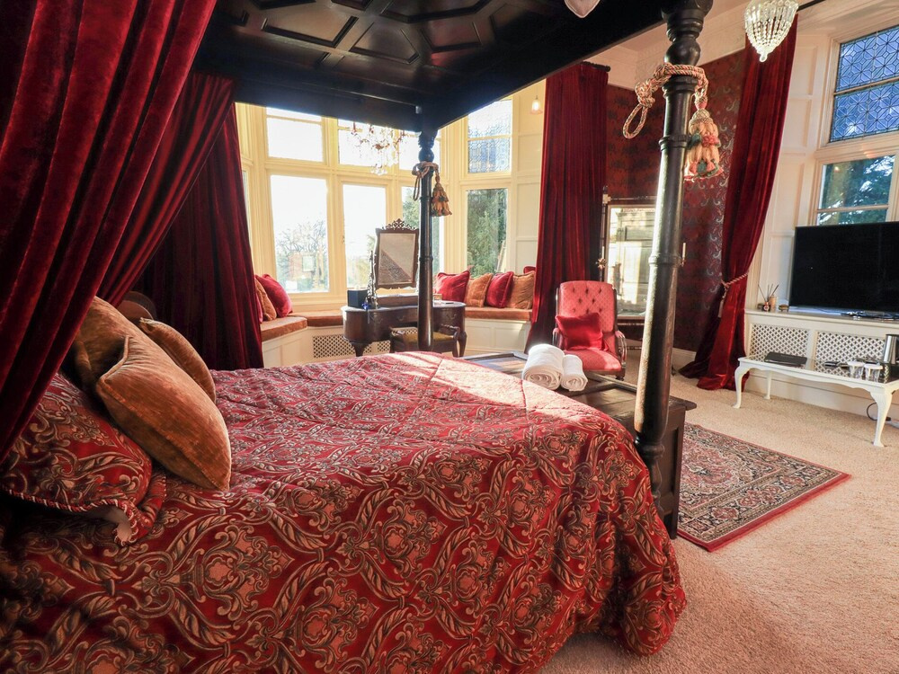 Summerlands Hall Gothic Apartment