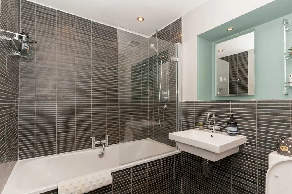 Beautiful & Bright 2BD Flat - Haymarket